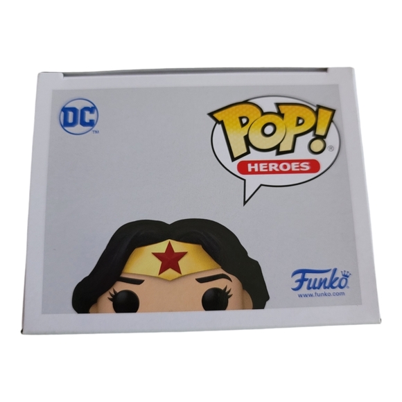 Funko Pop Heros (#406) Wonder Woman Vinyl Figure in Soft Protector - Picture 6 of 10